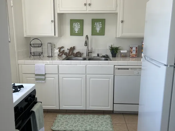 2454 Torrance Blvd APT 4, Torrance, CA 90501
