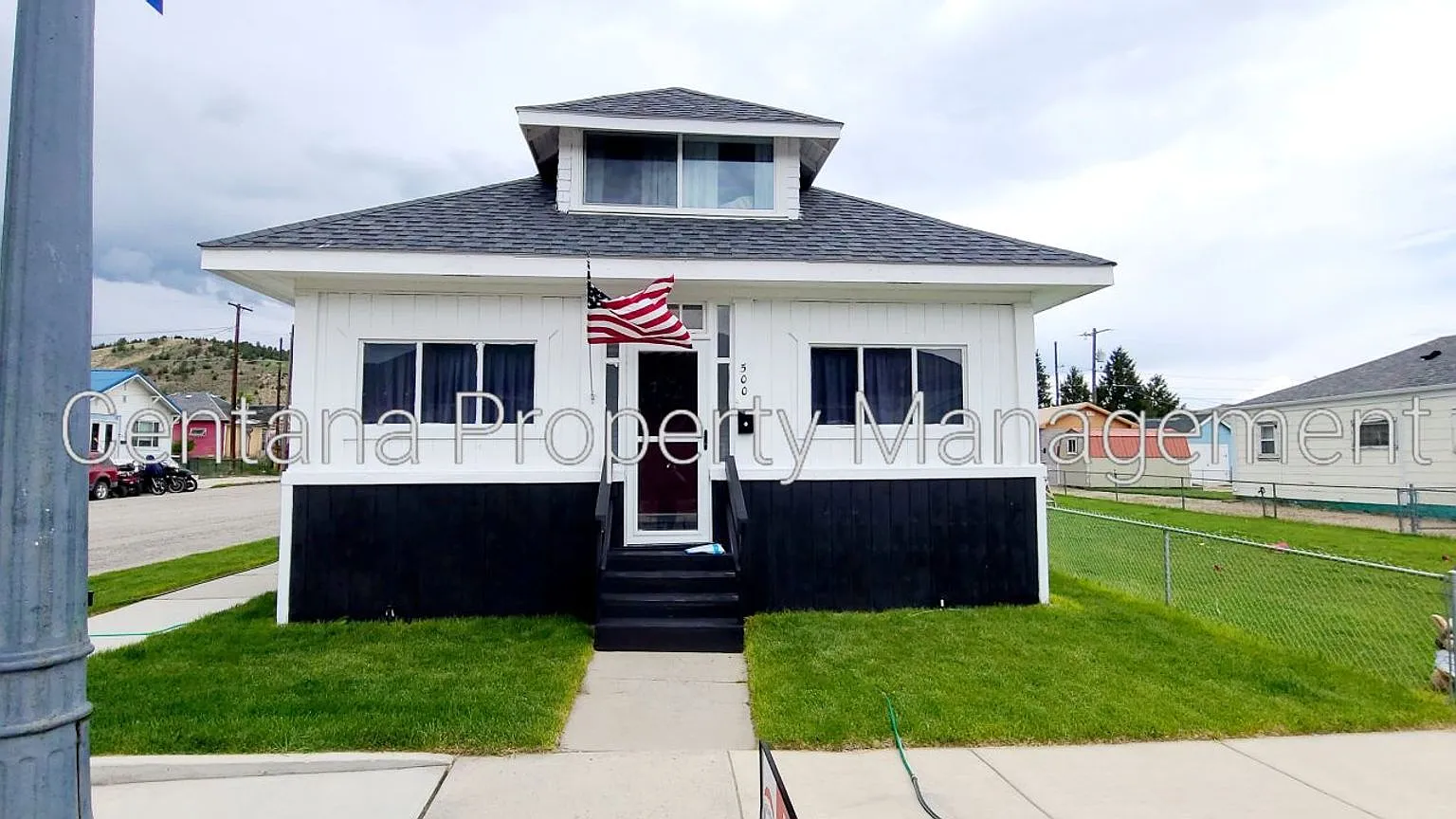 Cute 3 bed 2 bath in anaconda — Photo 1