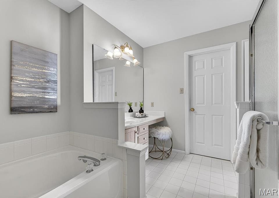 1st image of 16475 Cove Landing Ct