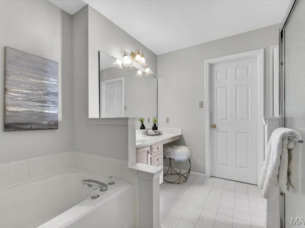 16475 Cove Landing Ct, Grover, MO 63040
