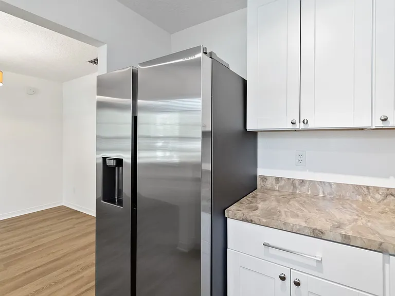 225 Montana Ave — Photo 11