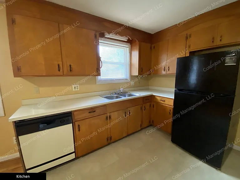215 Kingnut Dr — Photo 6