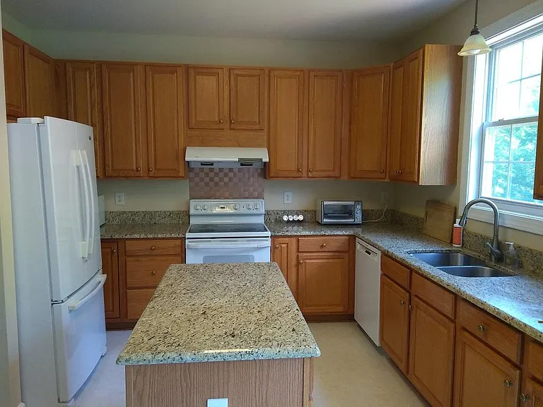 204 Gingergate Dr — Photo 5