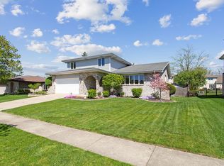 741 Kruk St, Lemont, IL 60439