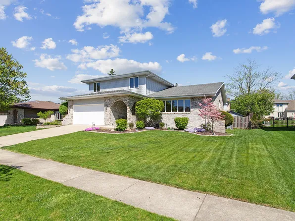 741 Kruk St, Lemont, IL 60439