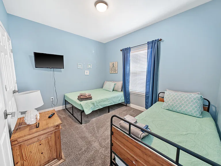 6104 Beach Dr — Photo 6