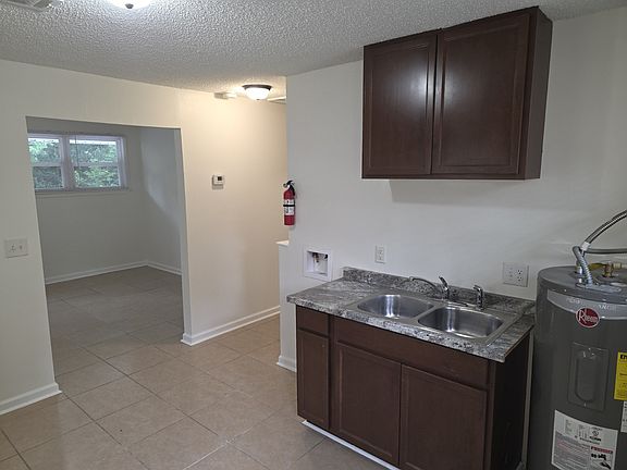 4th image of 847 Northern St APT B