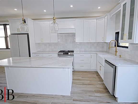 5th image of 2175 E 72nd St