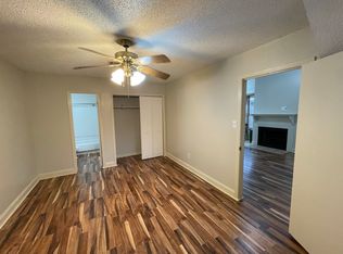 208 Yvonne St APT B, Broussard, LA 70518