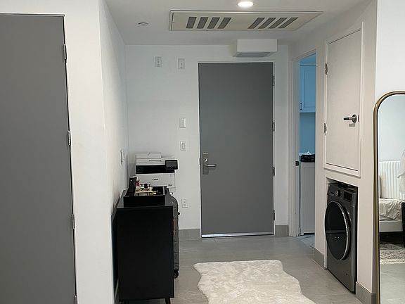 3rd image of 834 S Shenandoah St #102