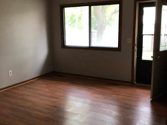4th image of 2719 Brookdale Ln N