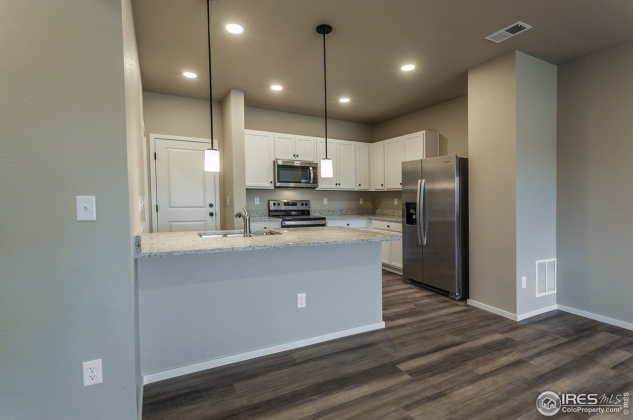 President Reagan Kitchen Cabinet / 3630 Ronald Reagan Ave Wellington Co