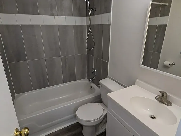 236 Louisa St #9B — Photo 8