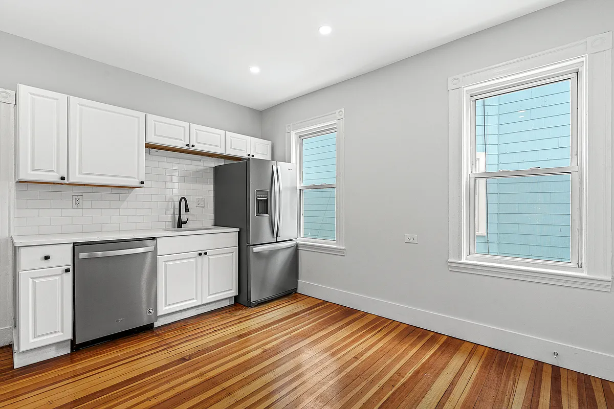 Building Photo - 79 Pleasant St #2
