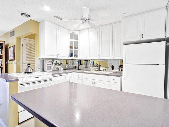 5th image of 6511 Bay Club Dr APT 3