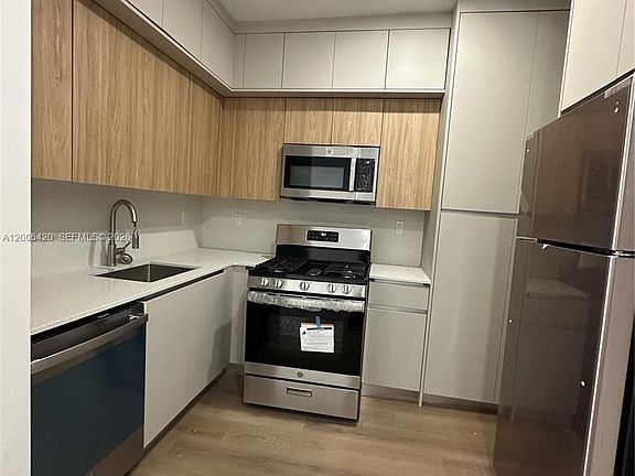 4th image of 1619 Jefferson Ave APT 16