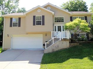 6440 Walnut Valley Dr, High Ridge, MO 63049