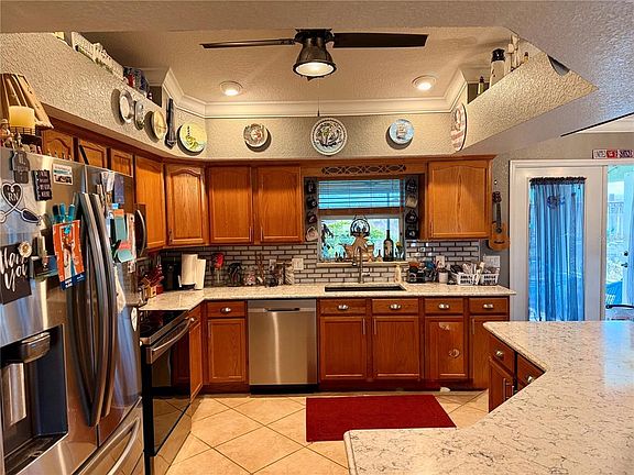 4th image of 478 HUMPHREY AVENUE