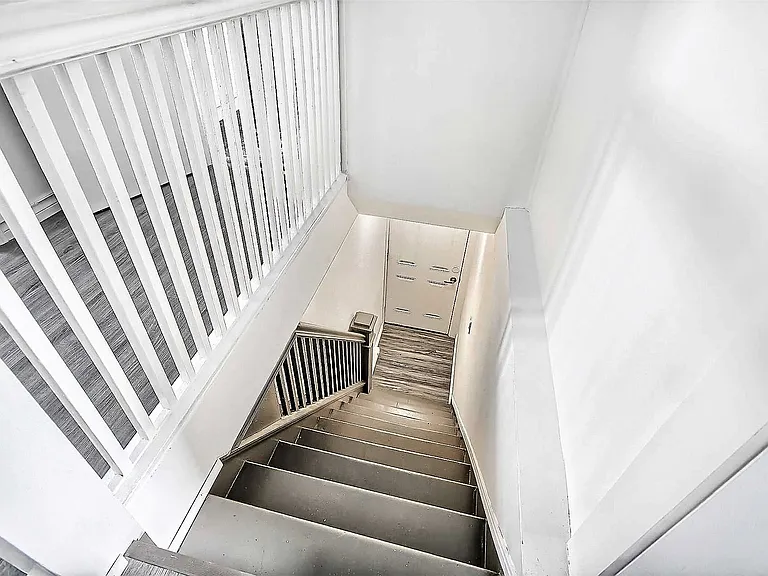 358 Gill St #UPPER — Photo 14