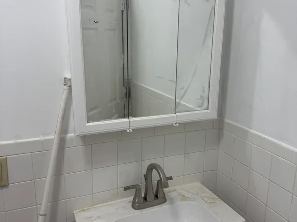 400 Adams St APT 2F, Hoboken, NJ 07030
