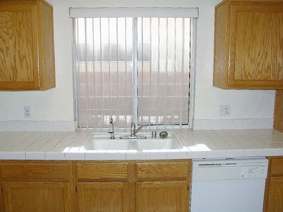 3rd image of 1909 Klamath Falls Way