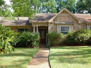 13822 Saint Marys Ln, Houston, TX 77079