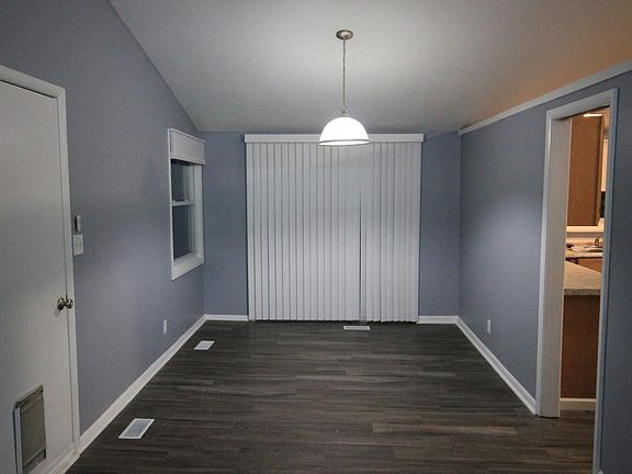 3rd image of 1010 Noble Ct