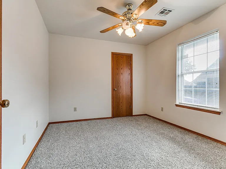 2913 Daybreak Dr — Photo 29