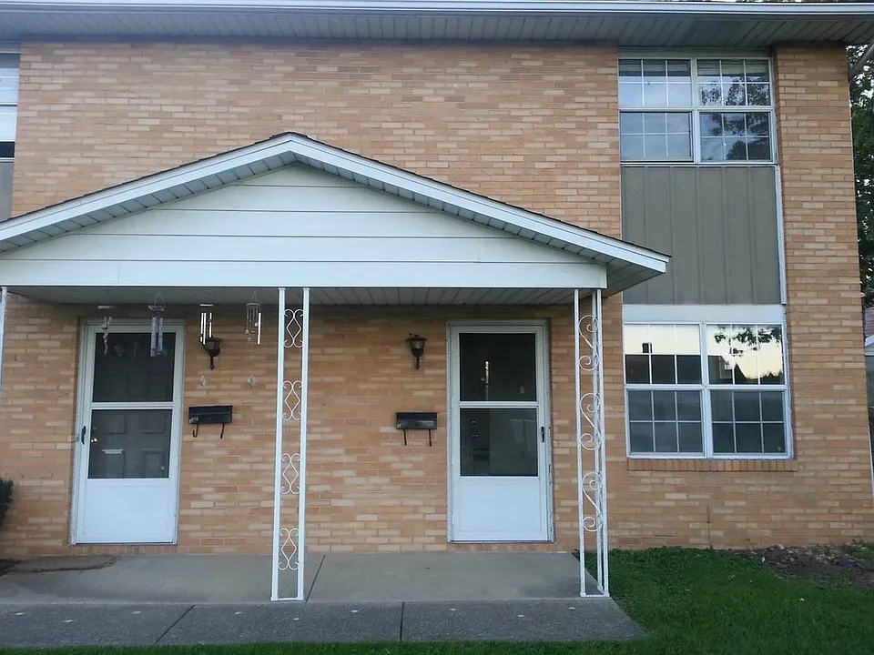 145 Eden Ave NW #2