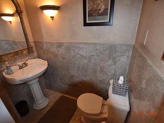 5th image of 107 Ruskin Cir