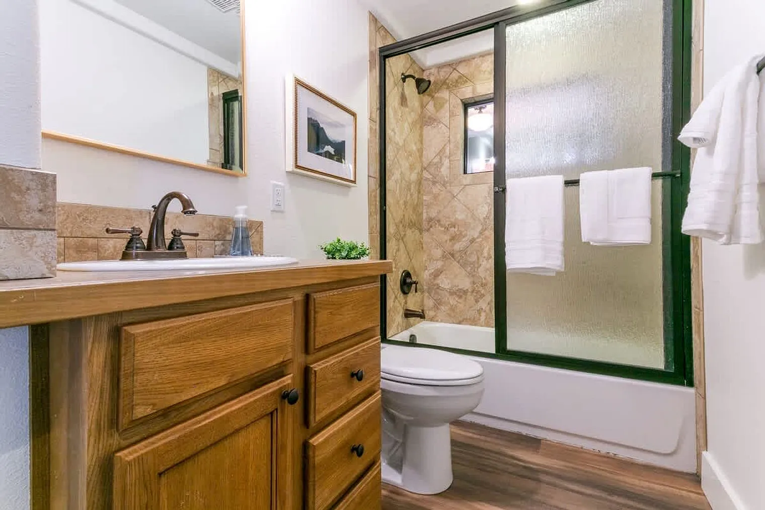 5 bed, 2.0 bath, 2486 sqft, $7,193 — Photo 4