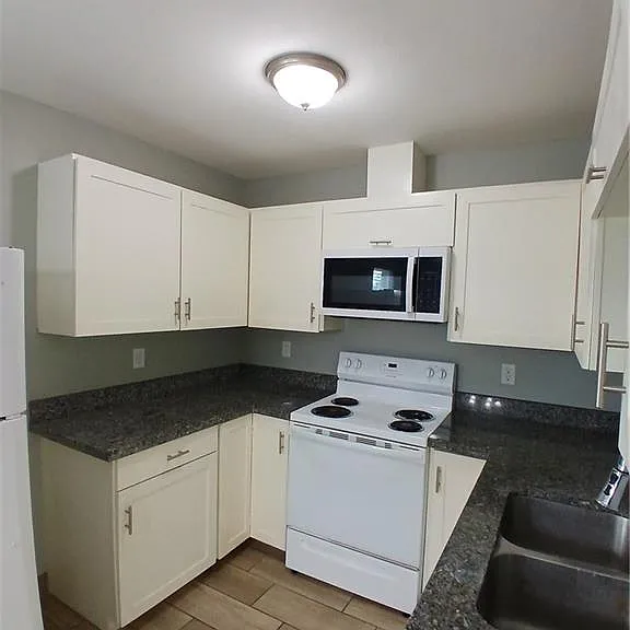 825 S Mississippi St #C — Photo 3