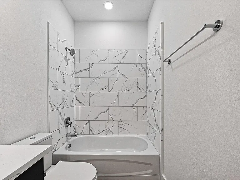 2105 Holman St — Photo 28