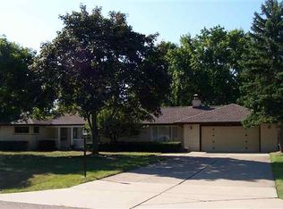 1525 McManus Dr, Troy, MI 48084