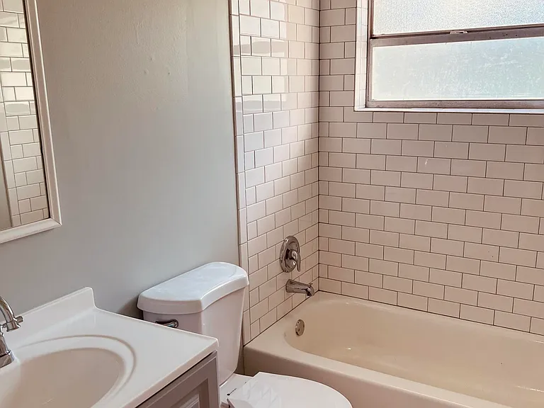 805 Revels Ln #805 — Photo 7