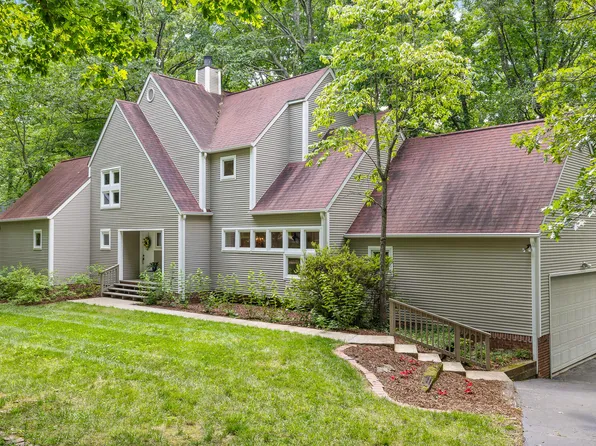 1110 Glamis Cir, Signal Mountain, TN 37377