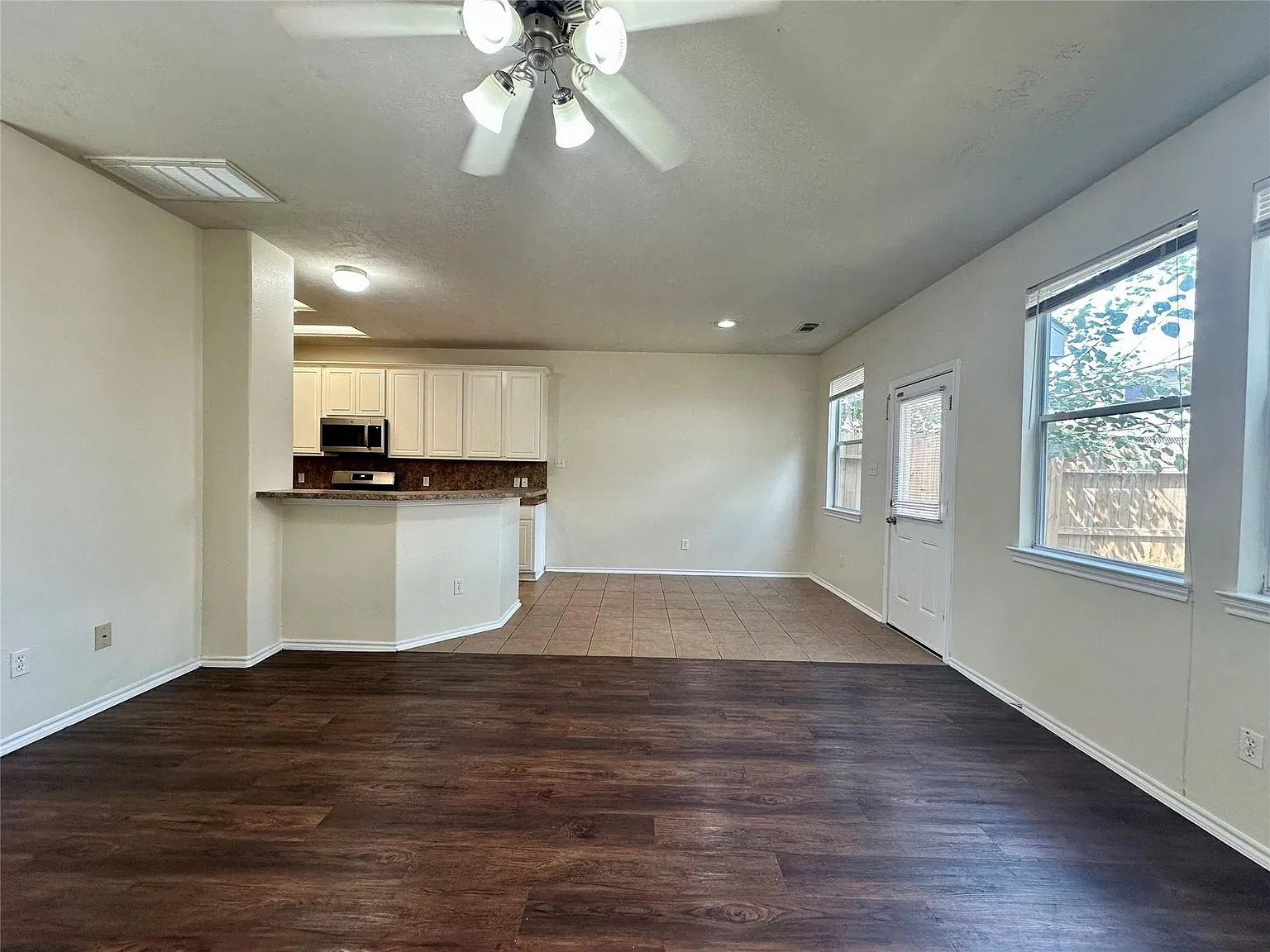 3 bed, 2.5 bath, 1699 sqft, $1,850 — Photo 2