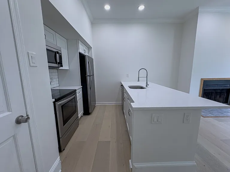 1703 Green St #4 — Photo 12