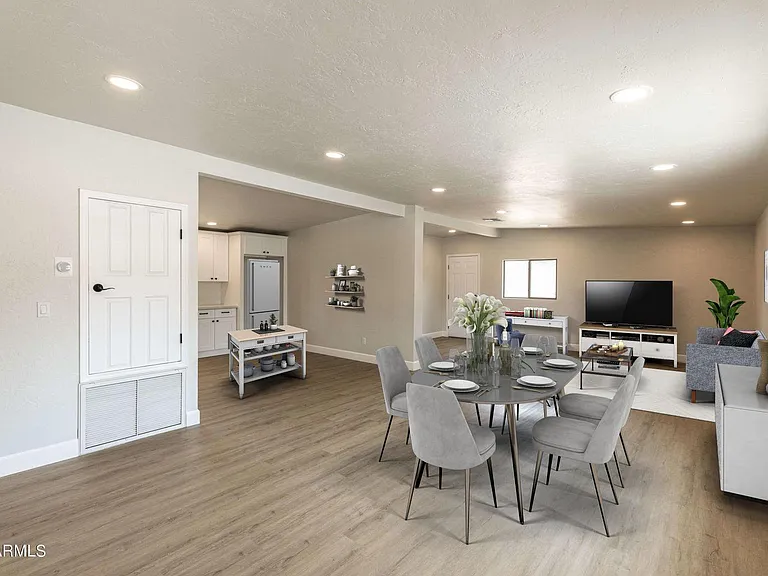 2571 E Captain Dreyfus Ave — Photo 3