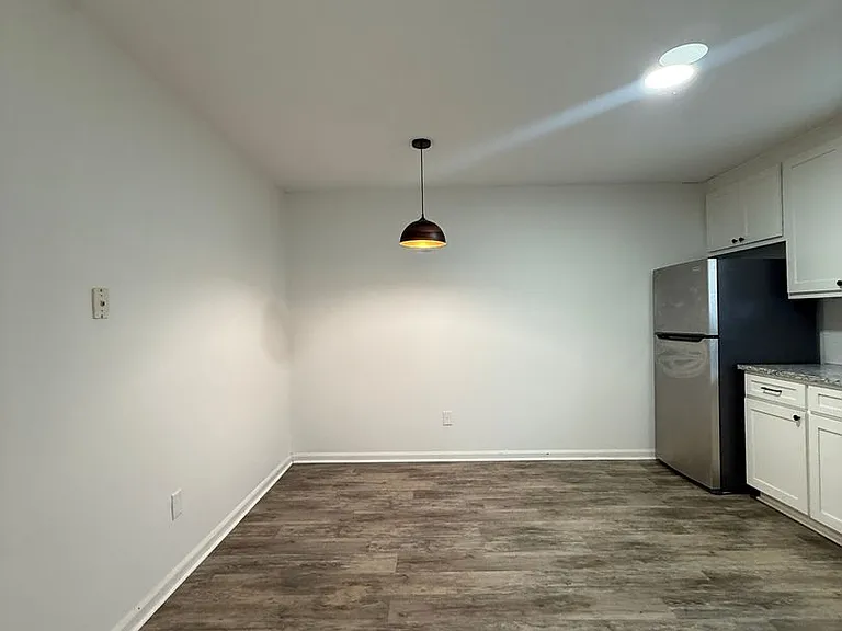 255 S Hicks St — Photo 7