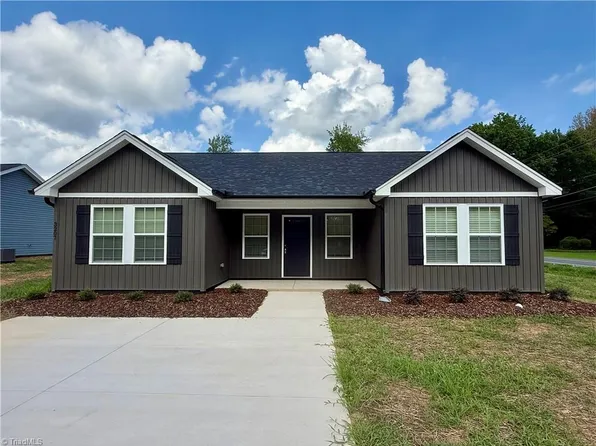 3207 Plymouth St, Archdale, NC 27263