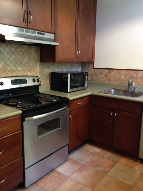 2 bed, 1.5 bath, 1000 sqft, $3,300 — Photo 2