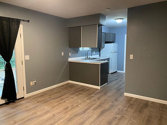5th image of 15720 98th Ave E APT D