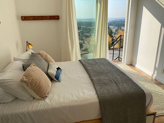 3rd image of 305 Cap De Villa