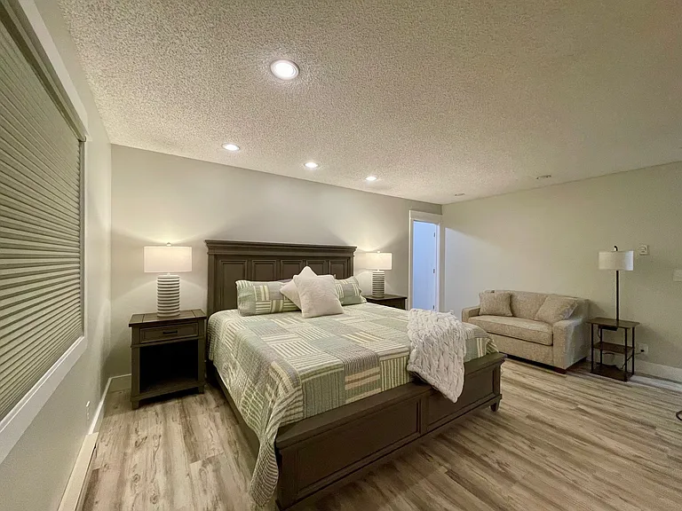 NW Oceania Dr — Photo 26