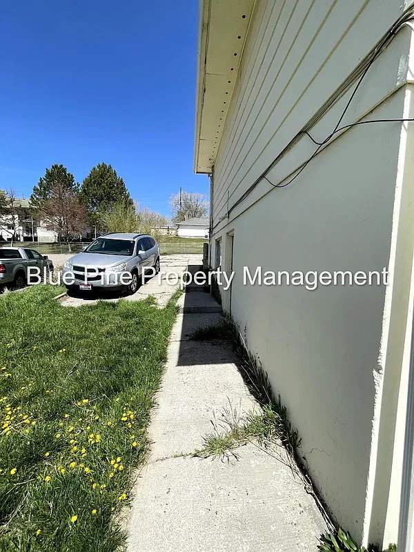 2 bed, 1.0 bath, 738 sqft, $750 — Photo 2