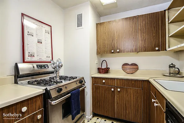 Sold by Sotheby's International Realty | media 7