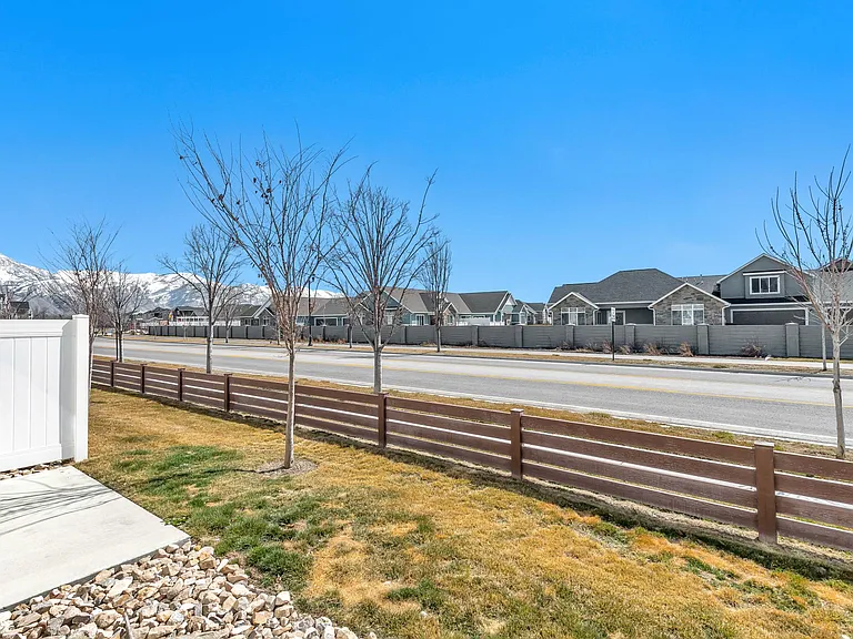 209 W Whitewater Dr — Photo 7