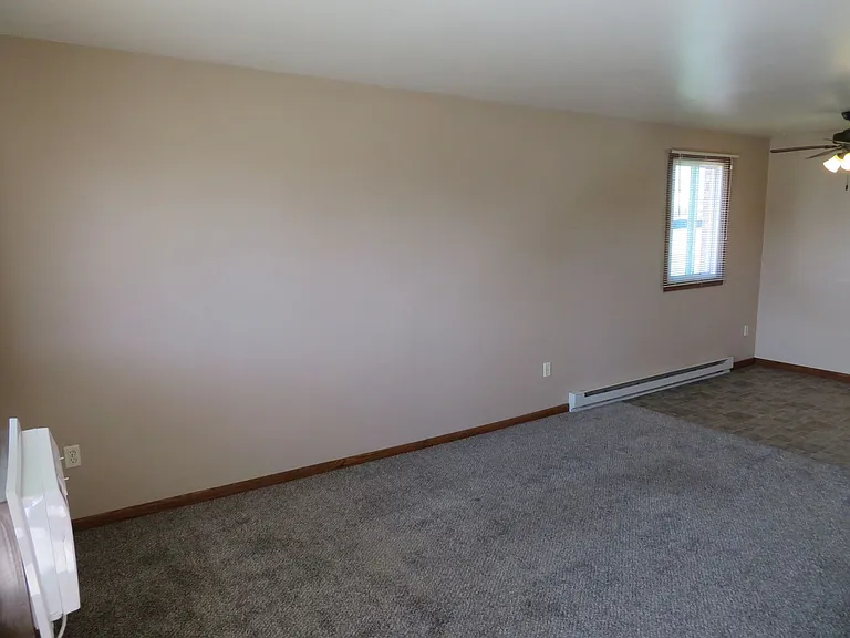 638 W State St — Photo 2