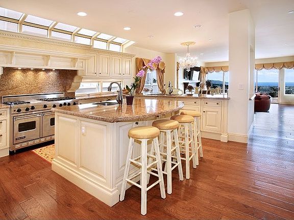 Spacious Kitchen and Family Room